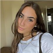 studentessa universitaria impartisce lezioni di inglese ma disponibile anche per aiuto compiti